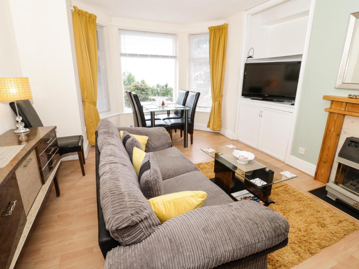 Llys Madoc, Basement Apartment Penmaen-mawr Εξωτερικό φωτογραφία
