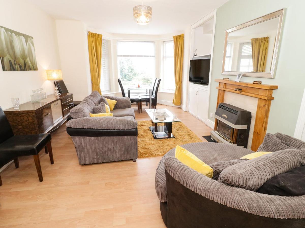 Llys Madoc, Basement Apartment Penmaen-mawr Εξωτερικό φωτογραφία