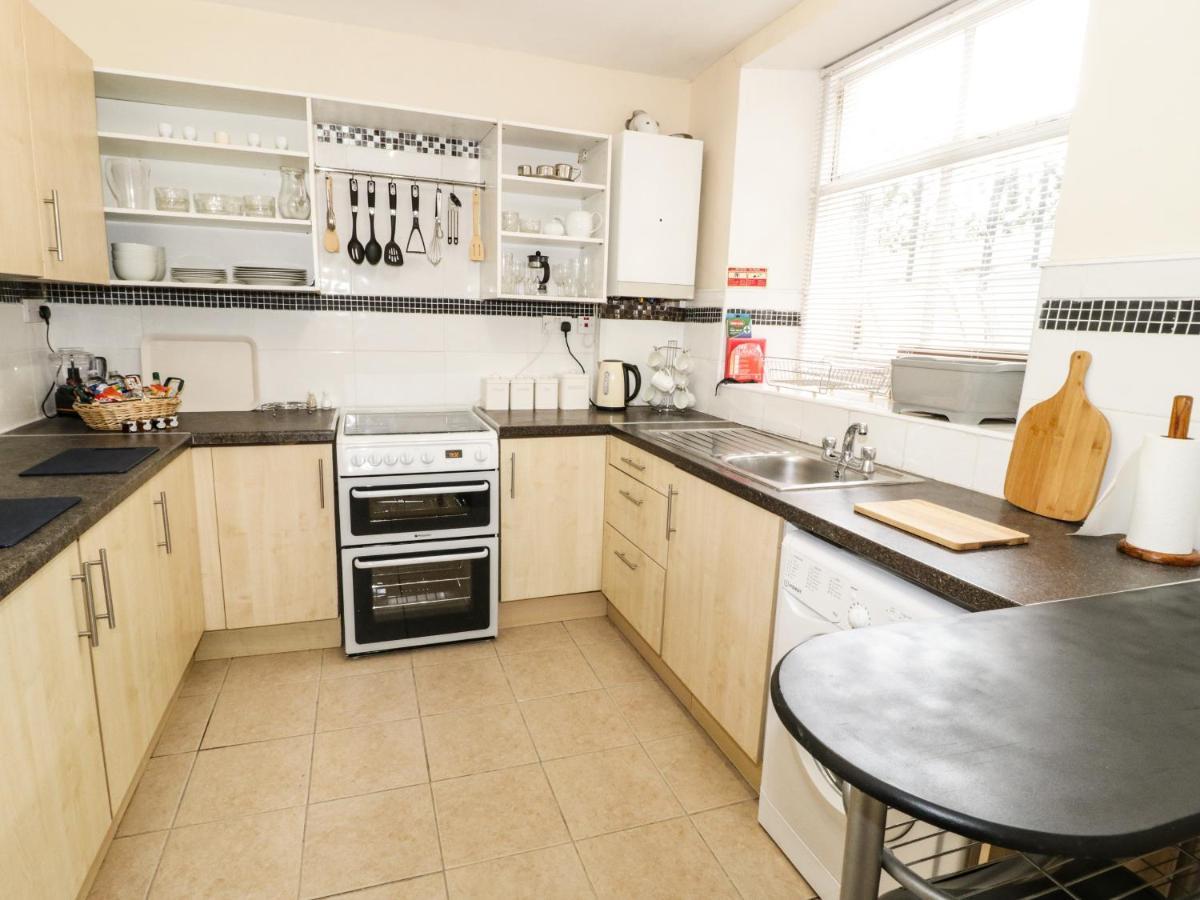 Llys Madoc, Basement Apartment Penmaen-mawr Εξωτερικό φωτογραφία
