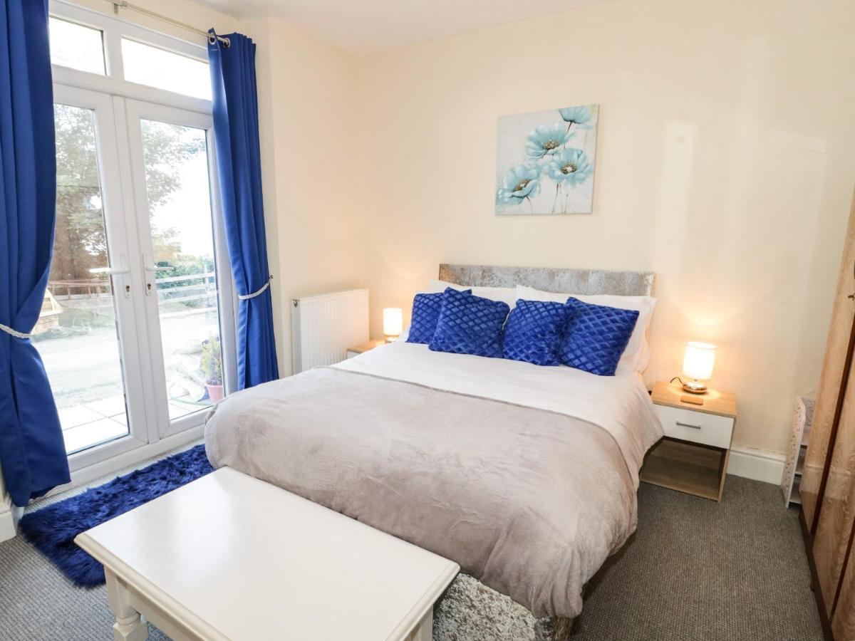 Llys Madoc, Basement Apartment Penmaen-mawr Εξωτερικό φωτογραφία