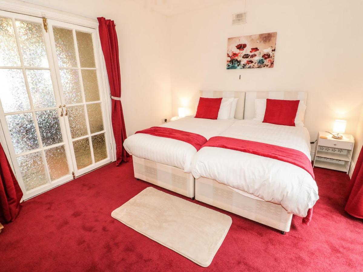 Llys Madoc, Basement Apartment Penmaen-mawr Εξωτερικό φωτογραφία