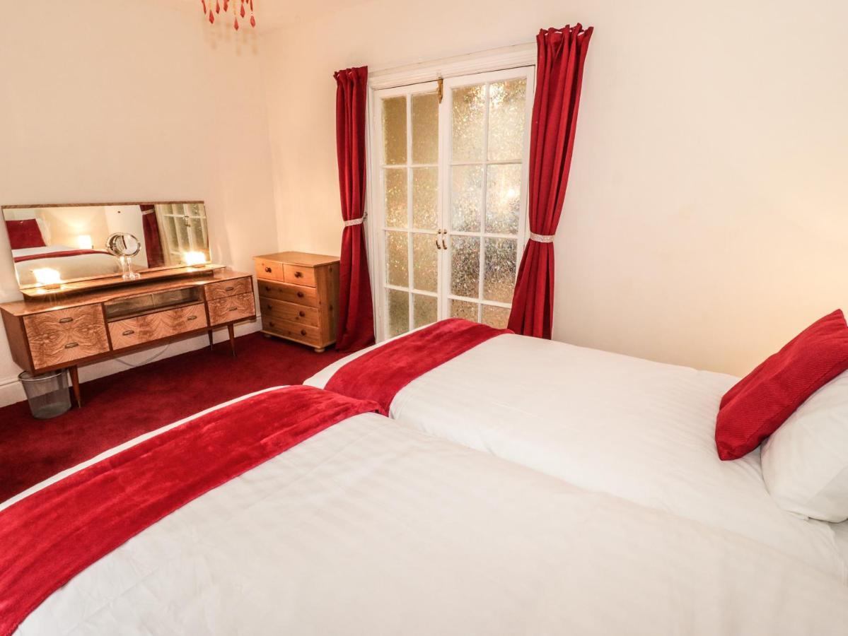 Llys Madoc, Basement Apartment Penmaen-mawr Εξωτερικό φωτογραφία