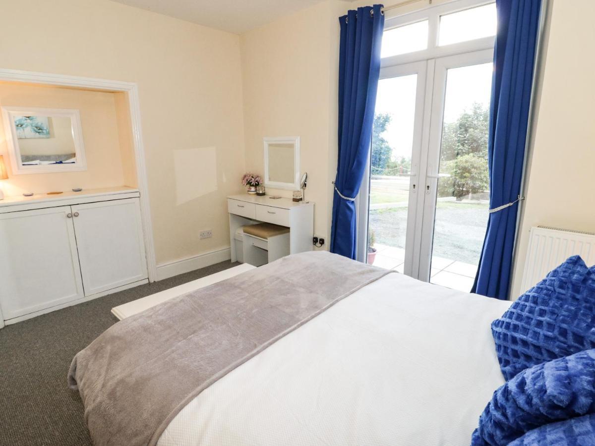Llys Madoc, Basement Apartment Penmaen-mawr Εξωτερικό φωτογραφία