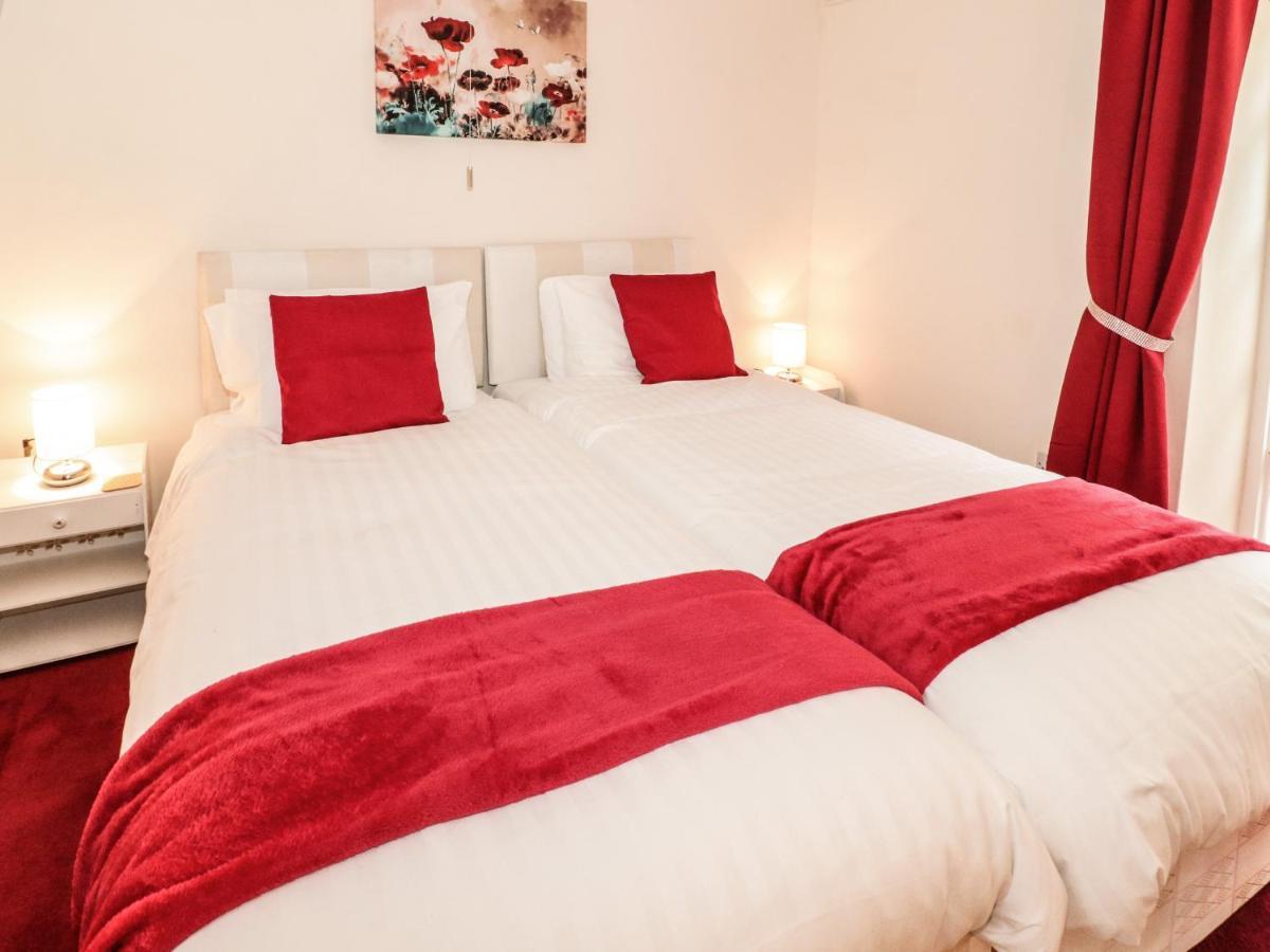 Llys Madoc, Basement Apartment Penmaen-mawr Εξωτερικό φωτογραφία