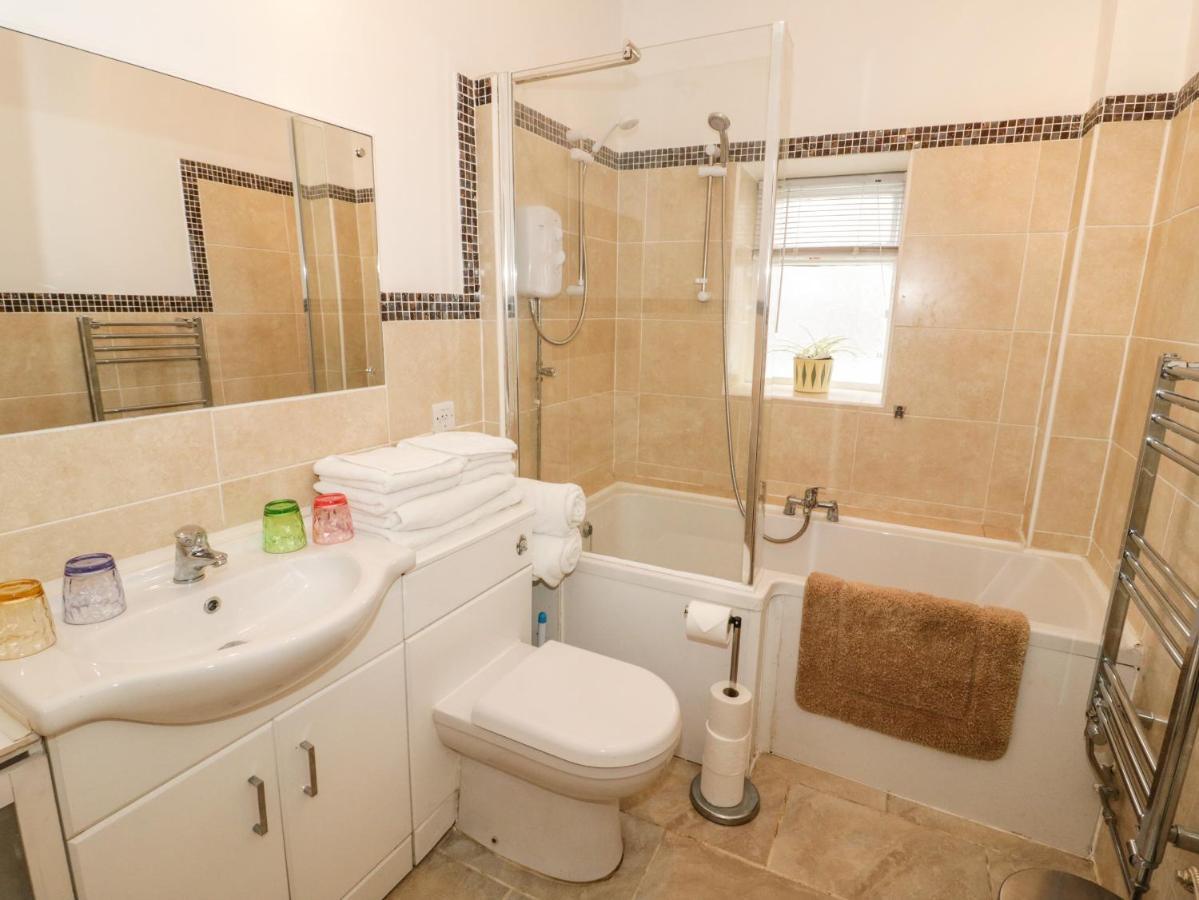 Llys Madoc, Basement Apartment Penmaen-mawr Εξωτερικό φωτογραφία